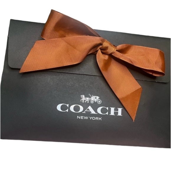 Coach Horse and Carriage corner zip wristlet with gift bag and bowđ„ - Picture 5 of 15